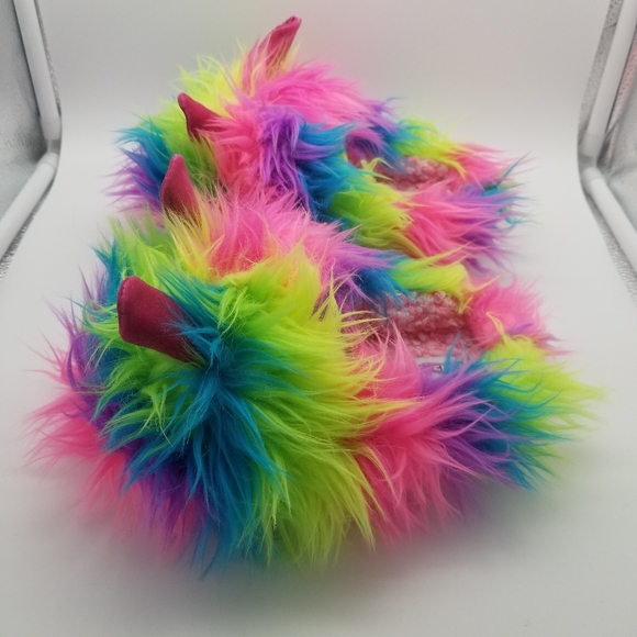 Steve Madden Other - Steve Madden JBunnyy Fuzzy Rainbow Slippers Small